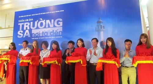 Photo exhibition on Truong Sa islands opens in Hanoi - ảnh 1